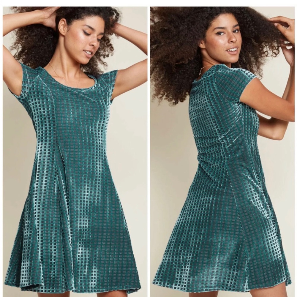 Modcloth dress vintage green velvet fit and flare